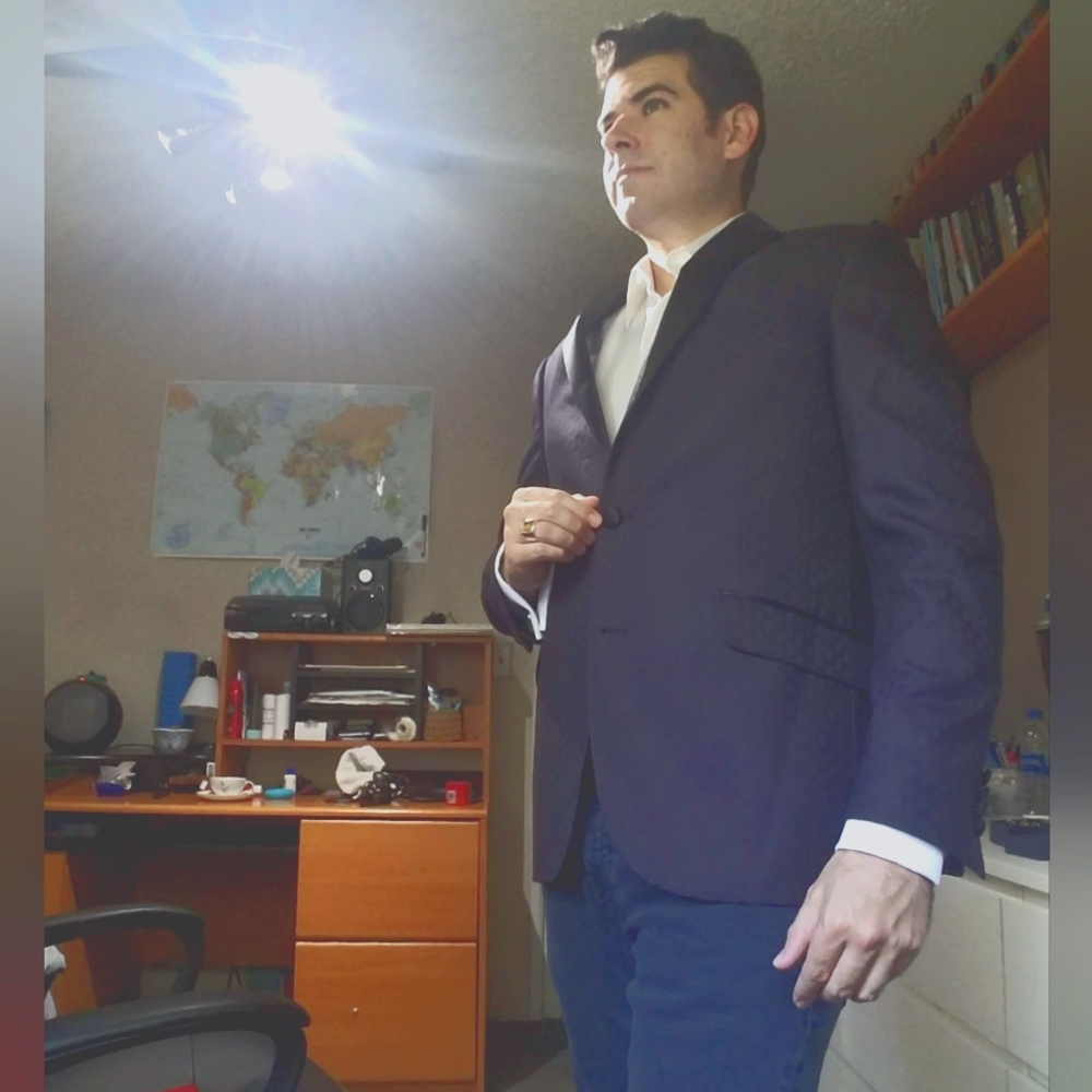 Mens fashion stylish sport coat. Purple paisley. Size 42 regular.